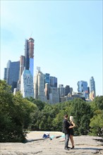 usa, etat de New York, New York City, Manhattan, Broadway, Central Park, jardin, building, promeneurs, rocher,