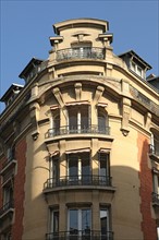 france, region ile de france, paris 1er arrondissement, rue saint honore no54, angle de la rue des prouvaires, balcon, facade d'angle, 
Date : 2011-2012