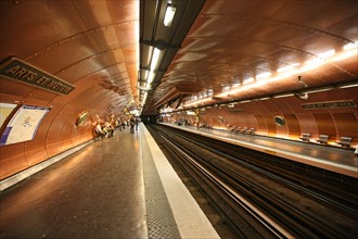 France, ile de france, paris, 3e arrondissement, station de metro arts et metiers, cuivre, 
Date : 2011-2012