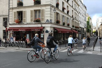 France, ile de france, paris, 3e arrondissement, marais, 78 rue vieille du temple, angle rue de la perle, restaurant la perle, terrasse, 
Date : 2011-2012