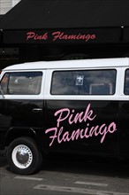 France, ile de france, paris, 3e arrondissement, marais, 105 rue vieille du temple, pizzeria pink flamingo, bio, bus volkswagen, 
Date : 2011-2012