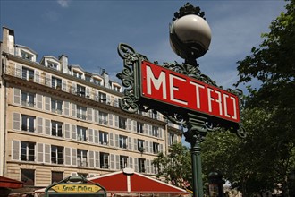 France, ile de france, paris 5e arrondissement, place saint michel, station de metro saint michel, place saint andre des arts, 
Date : 2011-2012