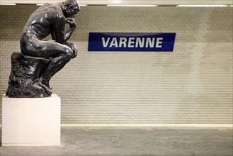 France, ile de france, paris, 7e arrondissement, station de metro varenne, statues, sculpture d'auguste rodin, le penseur, 
Date : 2011-2012