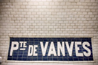 France, ile de france, paris, 14e arrondissement, metro porte de vanves, quai, ratp, 
Date : 2011-2012