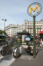 France, ile de france, paris, 15e arrondissement, boulevard du montparnasse, station de metro montparnasse bienvenue, 
Date : 2011-2012
