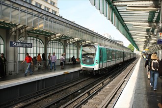 France, ile de france, paris 18e arrondissement, station du metro stalingrad, place stalingrad, ligne 2, ratp, Hector Guimard, 
Date : 2011-2012