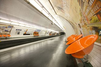 Station du métro Blanche, à Paris