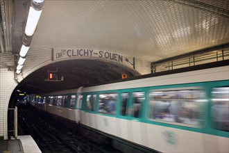 France, ile de france, paris, 18e arrondissement, metro, station place de clichy, Hector Guimard, 
Date : 2011-2012