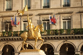 France, ile de france, paris 1er arrondissement, place des pyramides, statue de jeanne d'arc, sculpteur emmanuel fremiet, 
Date : 2011-2012