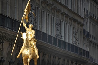 France, ile de france, paris 1er arrondissement, place des pyramides, rue de rivoli, statue equestre de jeanne d'arc .
Date : 2011-2012