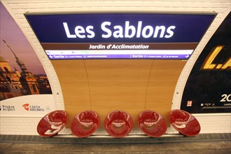 France, ile de france, hauts de Seine neuilly sur Seine station de metro les sablons, ligne 1, 
Date : 2011-2012