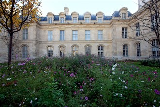 France, ile de france, paris 3e arrondissement, le marais, jardin anne frank, facade sur jardin de l'hotel de saint aignan (dit aussi d'avaux) musee du judaisme, 
Date : 2011-2012