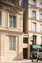 France, ile de france, paris 4e arrondissement, 58 rue saint antoine, petit batiment jouxtant l'hotel de sully, 
Date : 2011-2012