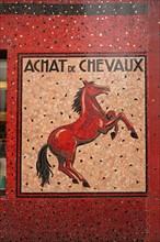 France, ile de france, paris 4e arrondissement, marais, 56 rue du roi de sicile, magasin, ancien decor achat de chevaux, commerce, mosaique, 
Date : 2011-2012