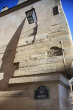 France, ile de france, paris 4e arrondissement, le marais, rue du prevot, anciennement rue percee, plaque de rue et gravure dans le mur, 
Date : 2011-2012