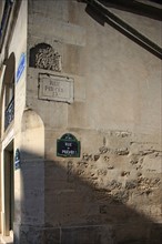 France, ile de france, paris 4e arrondissement, le marais, rue du prevot, anciennement rue percee, plaque de rue et gravure dans le mur, 
Date : 2011-2012