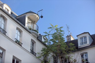 France, ile de france, paris 4e arrondissement, le marais, 14 rue de birague, hotel particulier, lucarnes a poulies, 
Date : 2011-2012