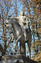 France, ile de france, paris 4e arrondissement, marais, place des vosges, statue equestre de louis XIII.
Date : 2011-2012