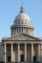 France, ile de france, paris 5e arrondissement, rue soufflot, pantheon, place des grands hommes, colonnade.
Date : 2011-2012