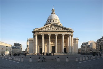 France, ile de france, paris 5e arrondissement, rue soufflot, pantheon, place des grands hommes, colonnade.
Date : 2011-2012