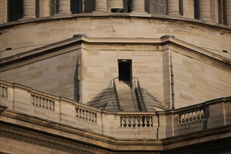 France, ile de france, paris 5e arrondissement, rue soufflot, pantheon, place des grands hommes, dome, detail escaliers .
Date : 2011-2012