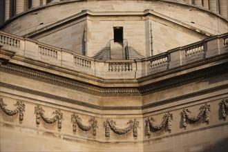 France, ile de france, paris 5e arrondissement, rue soufflot, pantheon, place des grands hommes, dome, detail escaliers .
Date : 2011-2012