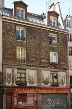 France, ile de france, paris 5e arrondissement, 124 rue mouffetard, detail, facade, mur.
Date : 2011-2012