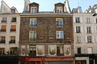 France, ile de france, paris 5e arrondissement, 124 rue mouffetard, detail, facade, mur.
Date : 2011-2012