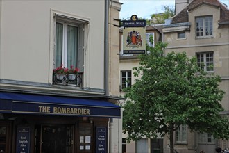France, ile de france, paris 5e arrondissement, 2 place du pantheon, pub the bombardier, bar, grande bretagne.
Date : 2011-2012