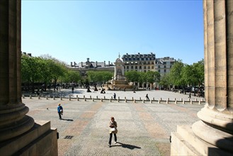 France, ile de france, paris 6e arrondissement, place saint sulpice, eglise saint sulpice, fontaine dite des point cardinaux;
Date : 2011-2012