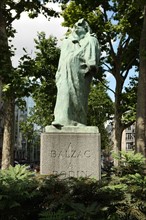 France, ile de france, paris 6e arrondissement, boulevard raspail, statue de balzac par rodin, sculpture.
Date : 2011-2012