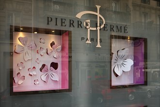 France, ile de france, paris 6e arrondissement, saint sulpice, 72 rue bonaparte, patisserie, boutique pierre herme.
Date : 2011-2012