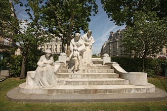 France, ile de france, paris 7e arrondissement, rue du bac, square boucicaut, sculpture, statue, mme boucicaut, jardin public.
Date : 2011-2012