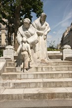 France, ile de france, paris 7e arrondissement, rue du bac, square boucicaut, sculpture, statue, mme boucicaut, jardin public.
Date : 2011-2012