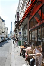 France, ile de france, paris, 7e arrondissement, rue saint dominique, terrasse, vue sur la tour eiffel.
Date : 2011-2012