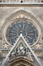 France, ile de france, paris 7e arrondissement,rue saint dominique, square samuel rousseau, basilique sainte clotilde, pinacle, detail facade, rose

Date : 2011-2012