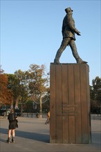 Statue du General de Gaulle, par Jean Cardot.
Paris 8e arrondissement, avenue des champs elysees
Date : 2011-2012