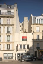 France, ile de france, paris, 8e arrondissement, rue du rocher, petit batiment entre deux immeubles

Date : 2011-2012