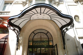 France, ile de france, paris 8e arrondissement, avenue montaigne, hotel plaza athenee, palace, hotellerie de luxe, marlene dietrich

Date : 2011-2012