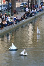 France, ile de france, paris 10e arrondissement, canal saint martin, quai de valmy, eau, voiliers radiocommandes

Date : 2011-2012