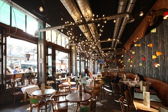 France, ile de france, paris 10e arrondissement, 32 boulevard poissonniere, bar, le brebant, terrasse, salle, cafe

Date : 2011-2012