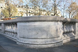 Paris 11e , place de la republique -metro

Date : 2011-2012