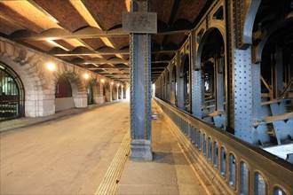 France, ile de france, paris 8e arrondissement, sous le pont alexandre III, poutrelles et rivets, ateliers fives lille, 1905,