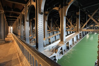 France, ile de france, paris 8e arrondissement, sous le pont alexandre III, poutrelles et rivets, ateliers fives lille, 1905,