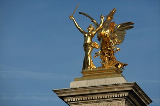 France, ile de france, paris 7e-16e arrondissement, pont alexandre III, seine, sculpture, statue, renommee,