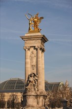 France, ile de france, paris 7e-16e arrondissement, pont alexandre III, seine, sculpture, statue, verriere du grand palais,