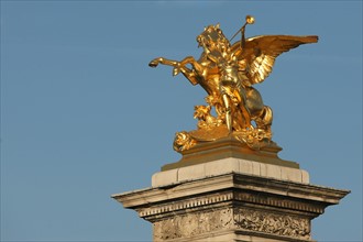 France, ile de france, paris 7e-16e arrondissement, pont alexandre III, seine, sculpture, statue, renommee,