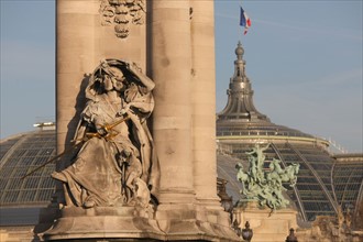 France, ile de france, paris 7e-16e arrondissement, pont alexandre III, seine, sculpture, statue, verriere du grand palais,