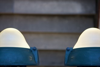 france, region ile de france, paris, place d'iena, station de metro, detail, escaliers, eclairage,