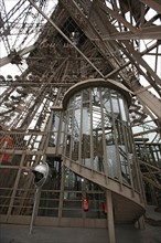 France, ile de france, paris 7e arrondissement, tour eiffel, interieur du monument concu par gustave eiffel, depuis le premier etage, panorama,